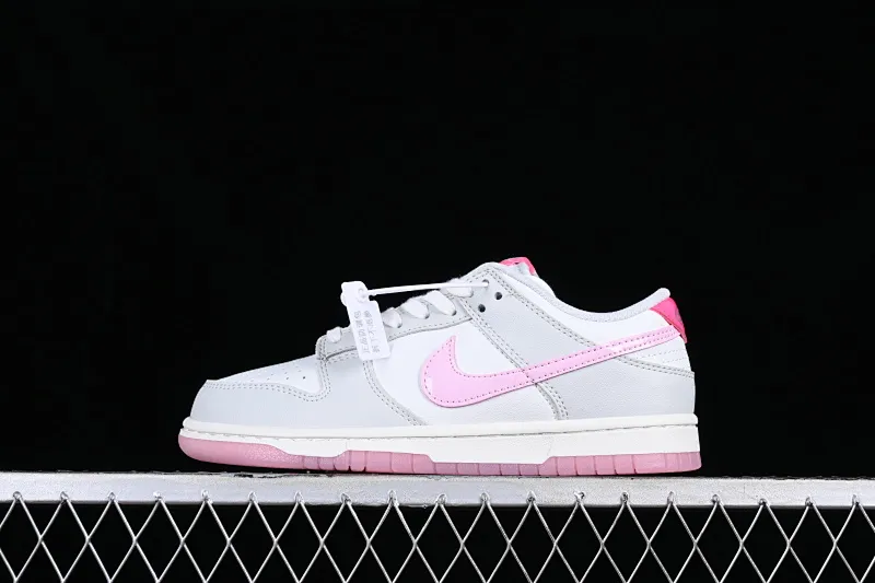 All Categories Nk SB Dunk Series Nk SB Dunk Low Low-top sneakers Cost-effective version Nk SB Dunk Low "520" Valentine's Day limited SB low-top sports and leisure sneakers FN3451-161